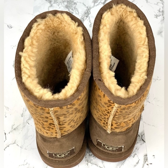 UGG Classic Short Animal Print - Picture 8 of 10